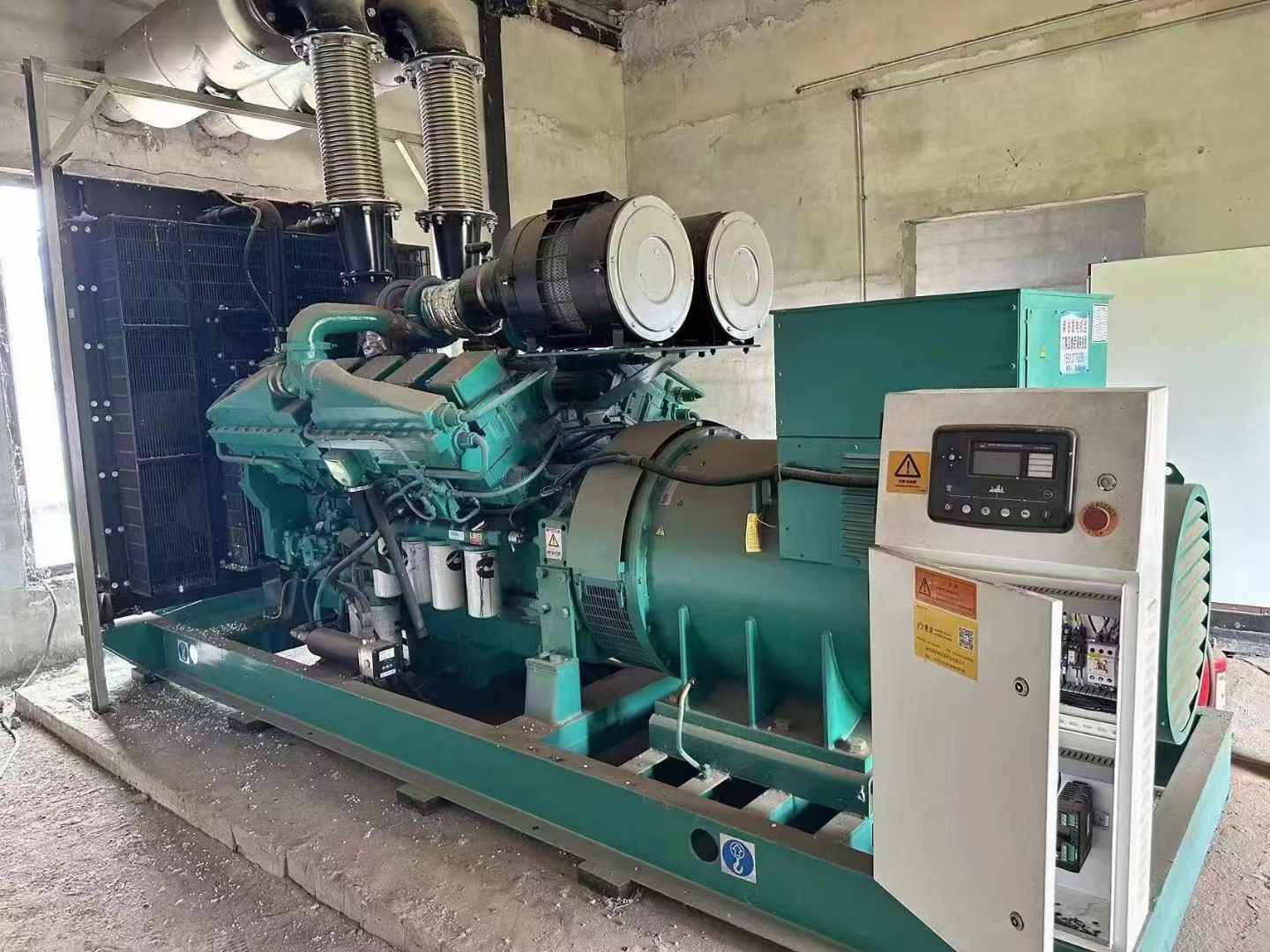 黔西无功补偿装置的性能评估需要考虑哪些因素？