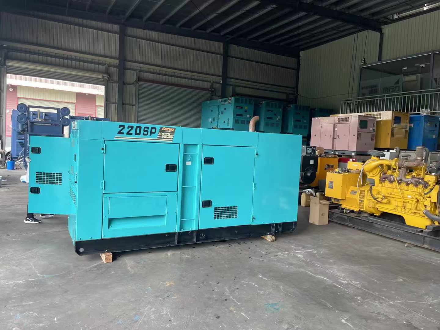 黔西柴油发电机组长期不间断运行时，如何监控其温度和压力？