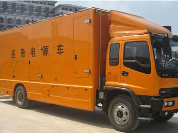 黔西冬季柴油发电机启动前，如何检查燃油系统中的积水？